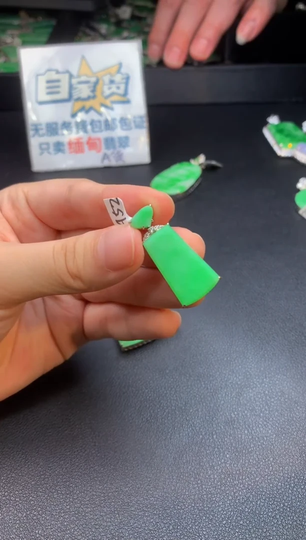 翡翠银S925镶嵌颈饰翡翠