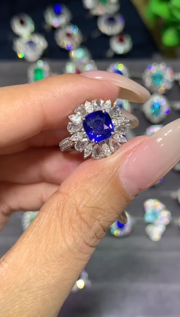 戒指蓝宝石18K金镶嵌2ct