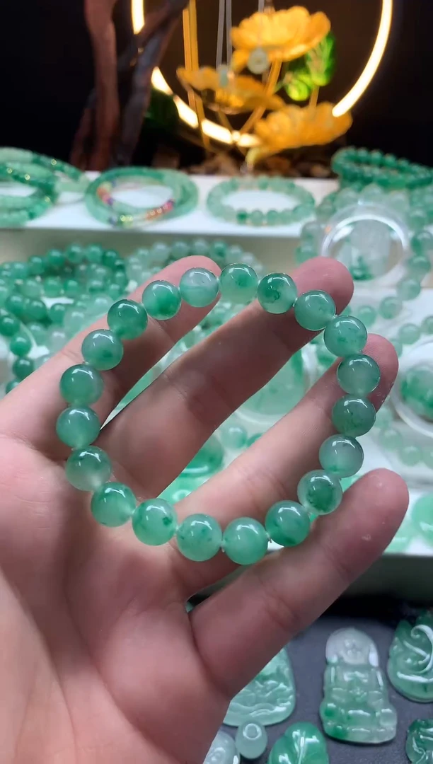 石英质玉（非洲翠）手串未镶嵌卡10高冰飘辣绿手串