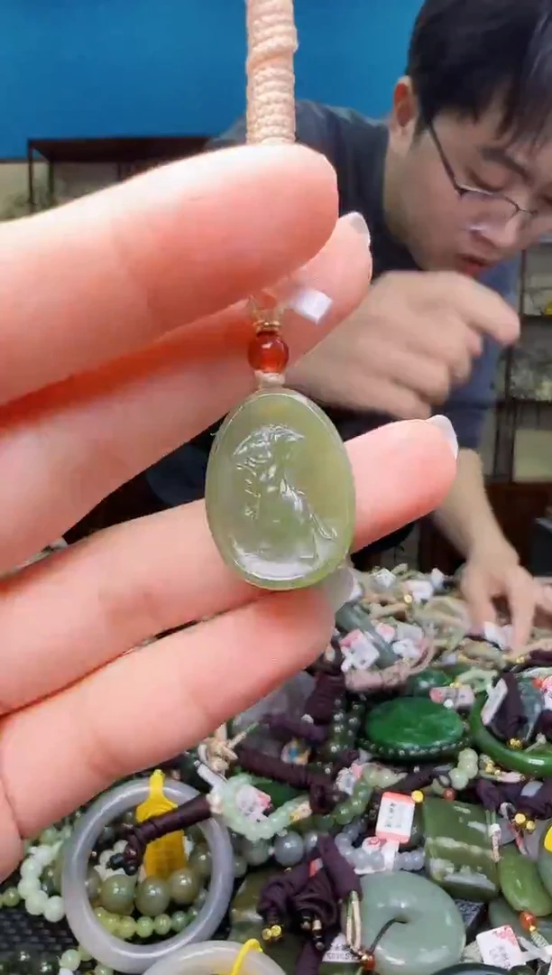 颈饰未镶嵌和田玉1