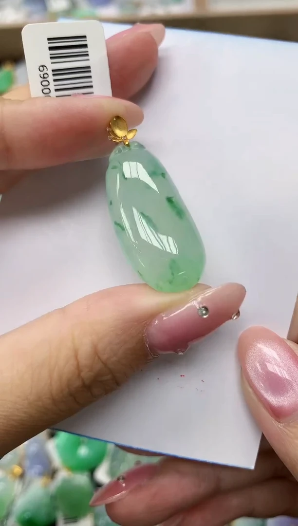 翡翠18K金镶嵌颈饰1111111111