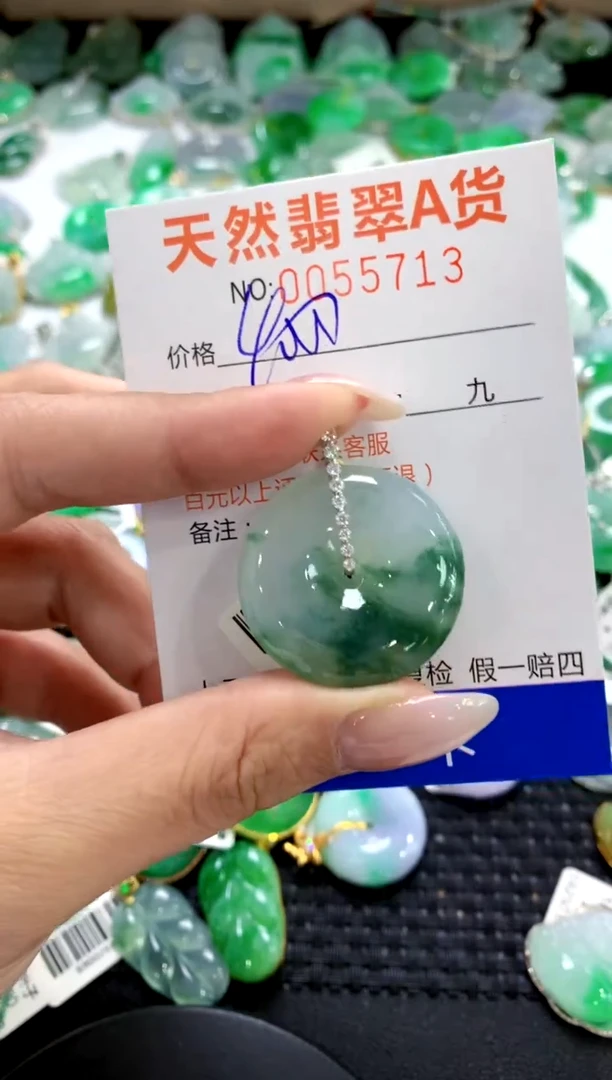 翡翠18K金镶嵌颈饰1111111111111111