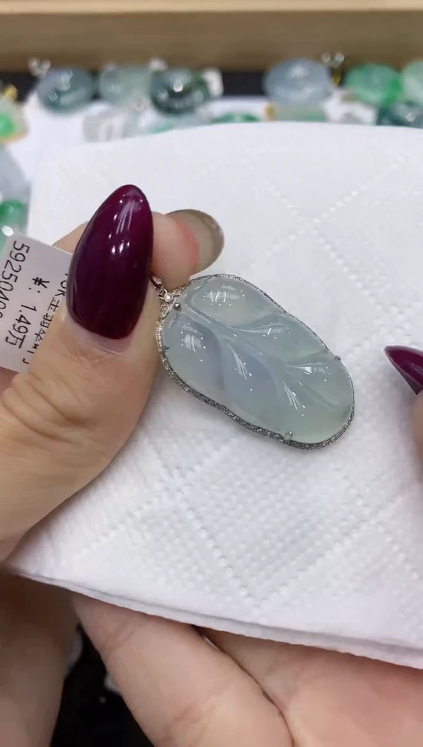 翡翠18K金镶嵌颈饰111111111111