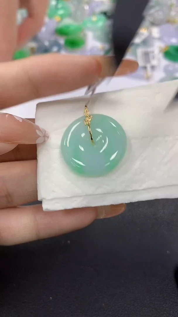 颈饰18K金镶嵌翡翠a货假一赔三支持复检百元上9元证书费自理