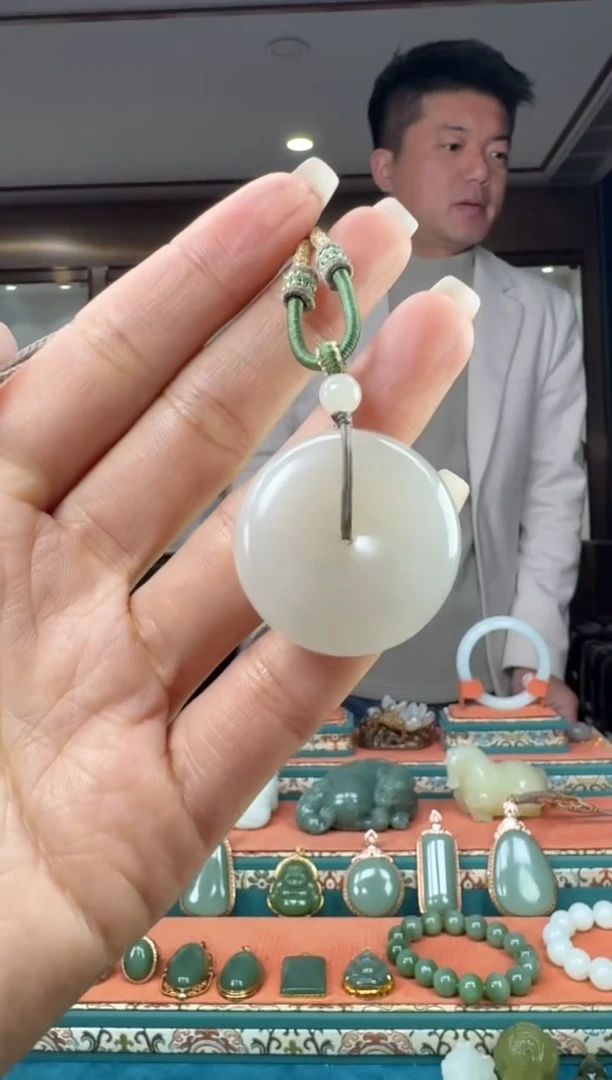 颈饰未镶嵌和田玉佩佩30mm左右