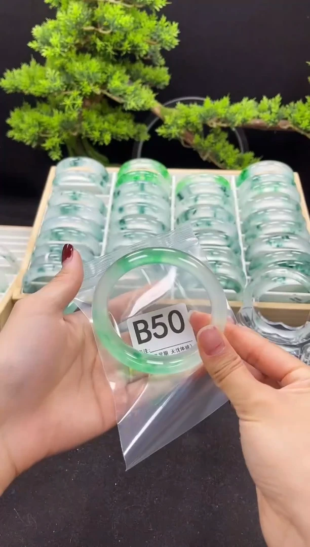 【闪购商品】石英岩玉手镯未镶嵌B50