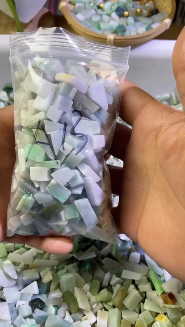 【闪购商品】翡翠颈饰未镶嵌缅甸天然翡翠边角小号500克A13