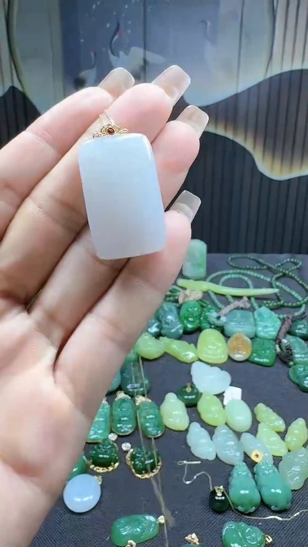 和田玉18K金镶嵌挂件1