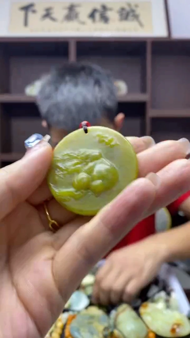 未镶嵌岫玉挂件