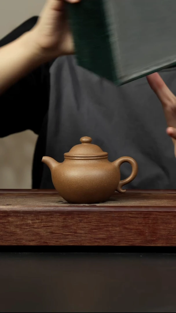 紫砂茶壶芝麻绿 莲子