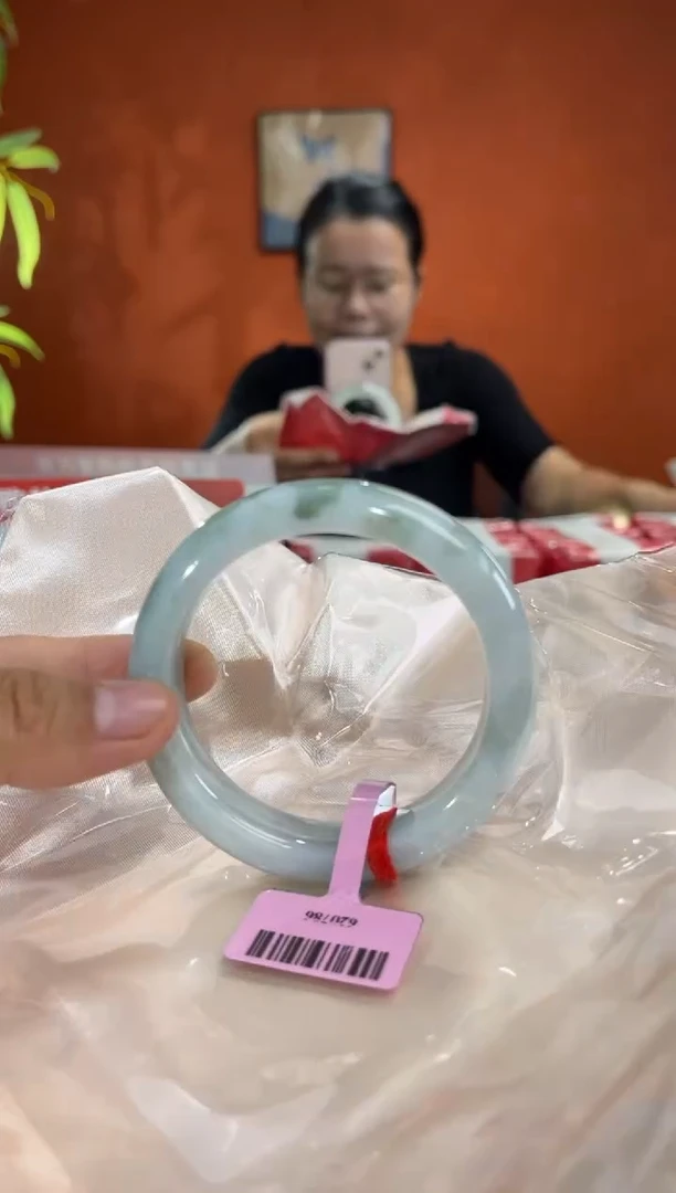 未镶嵌手镯翡翠翡翠手镯