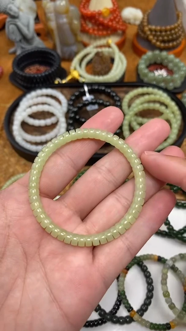 颈饰未镶嵌和田玉手串