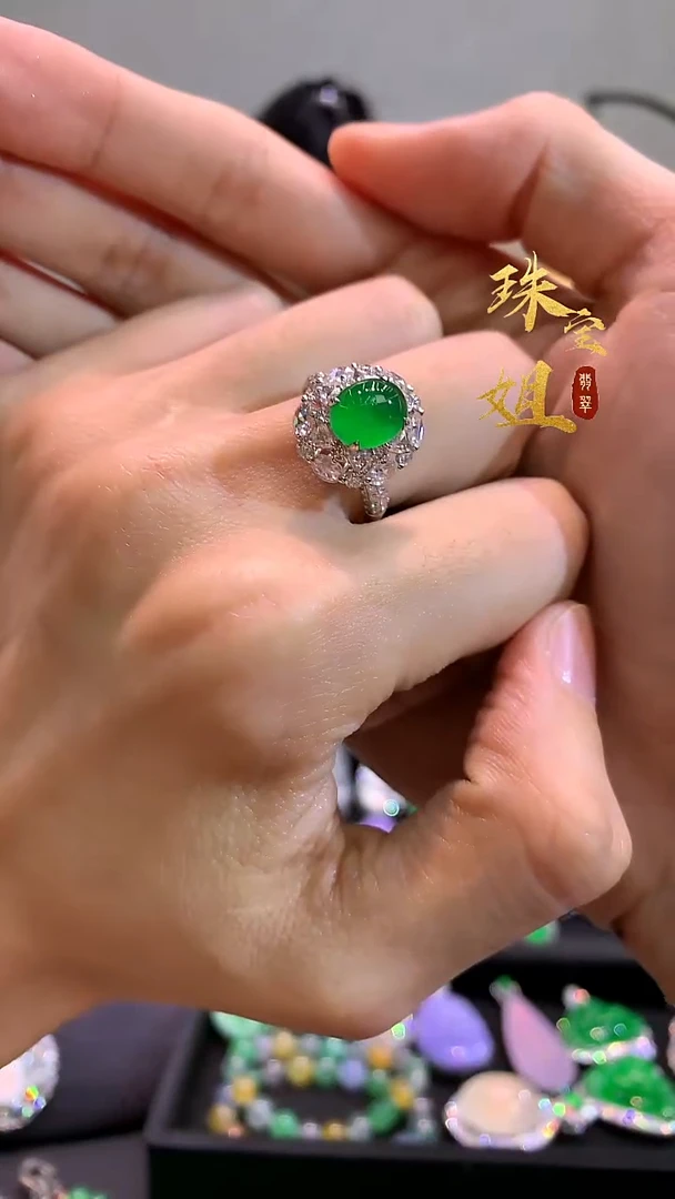 18K金镶嵌戒指翡翠戒指