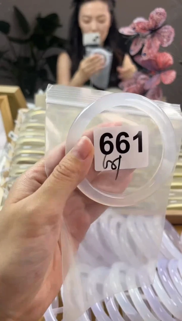 玛瑙/玉髓手镯未镶嵌661微瑕