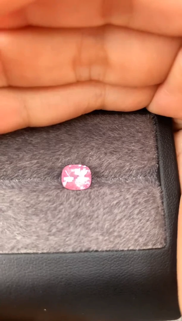未镶嵌裸石定制尖晶石枕型 粉色调 1.60ct