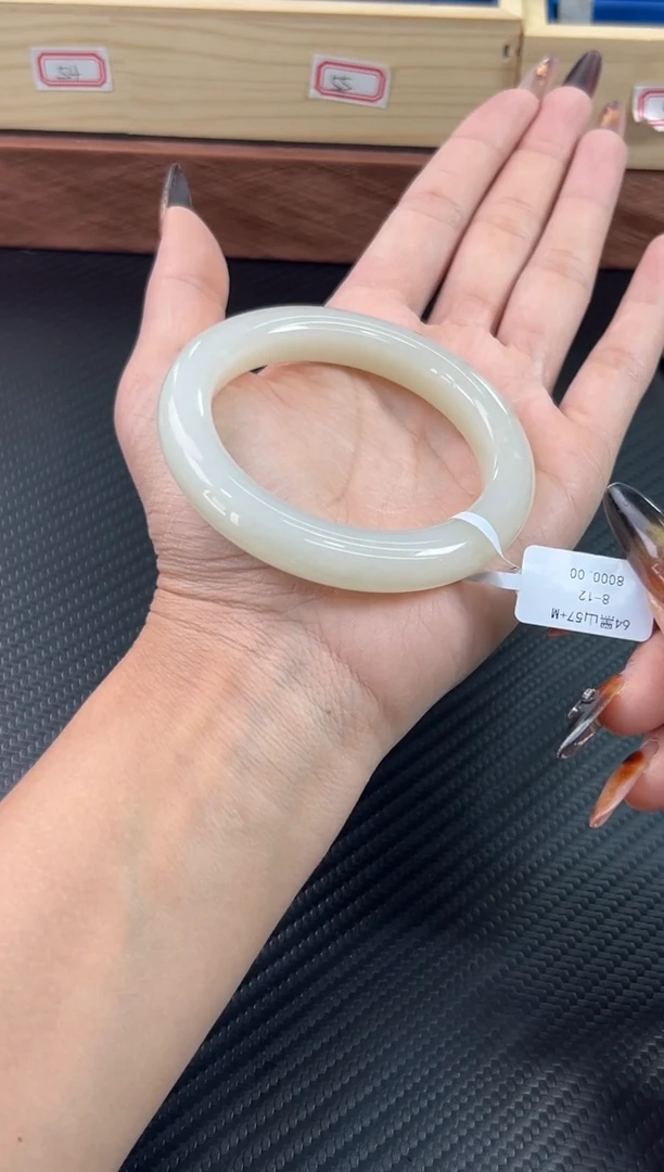 未镶嵌手镯和田玉哈微色差57+M