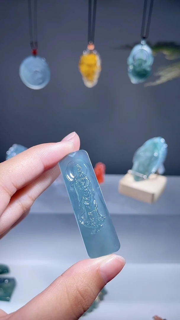 颈饰未镶嵌翡翠观音