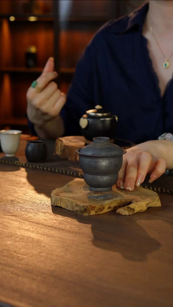 黑色葫芦盖碗...