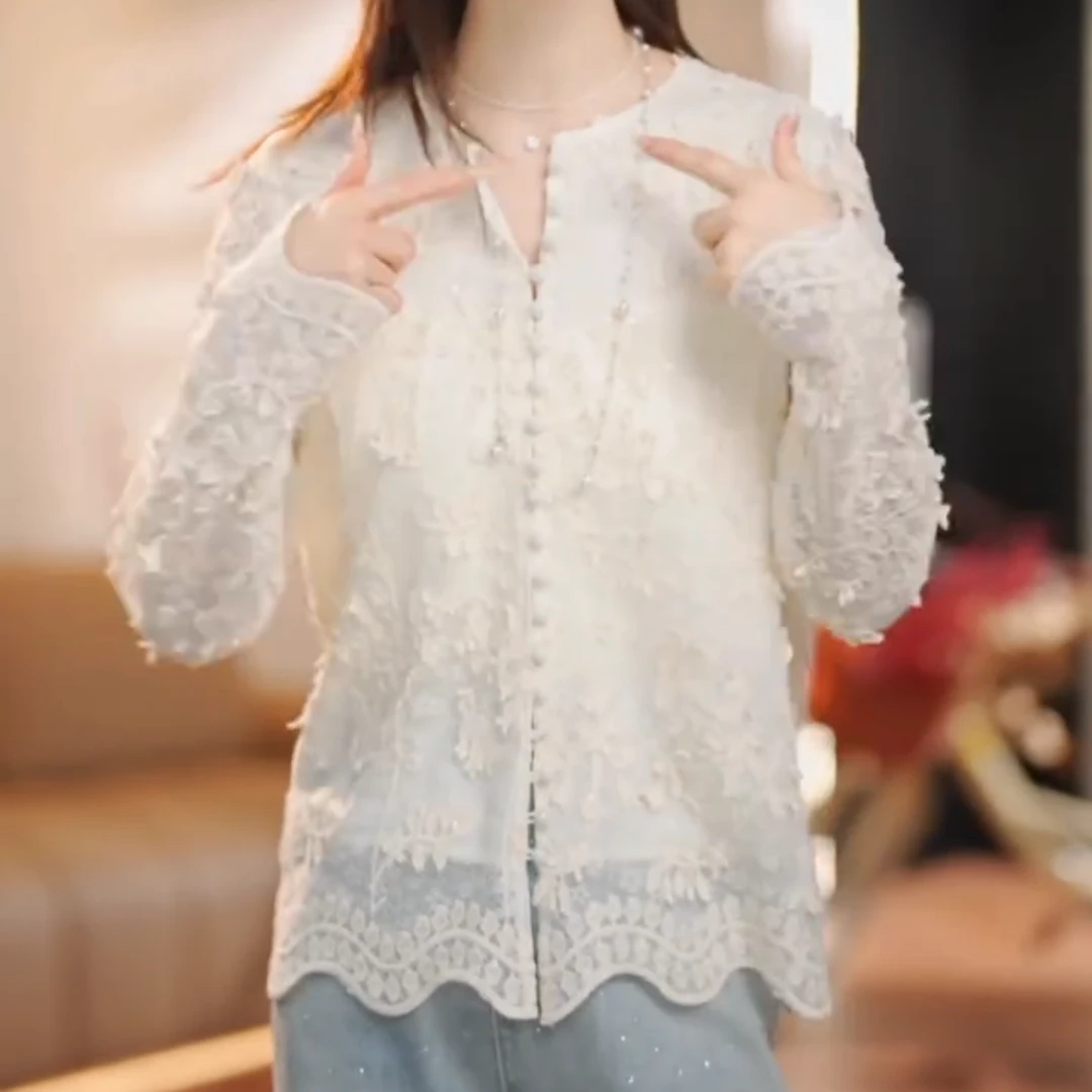 镂空勾花喇叭袖蕾丝衫女2025新款早春气质内搭花边领打底衫上衣
