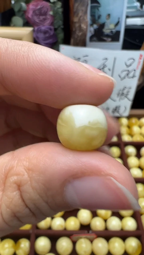 【闪购商品】蜜蜡裸石未镶嵌俄料微瑕老型11.6mm0.887克