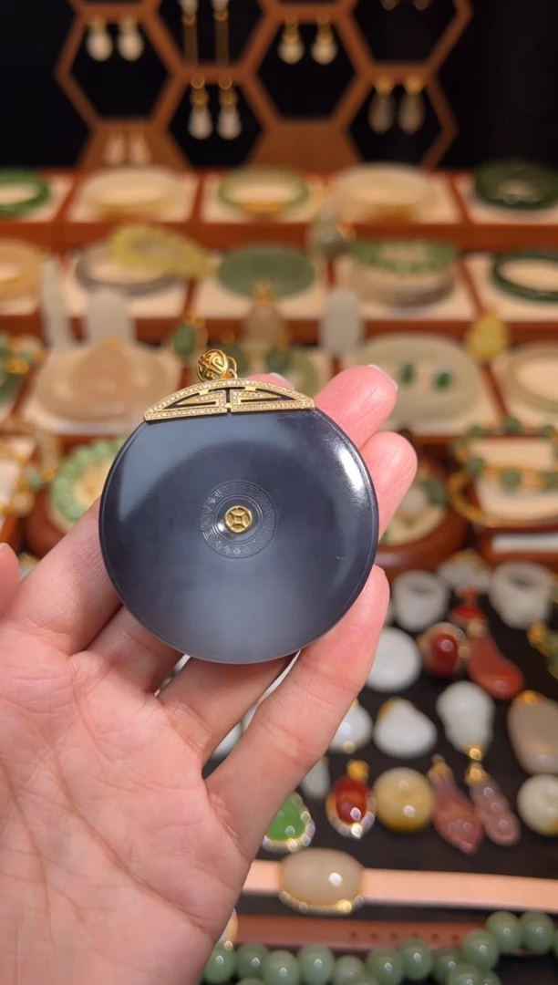 18K金镶嵌和田玉挂件福利