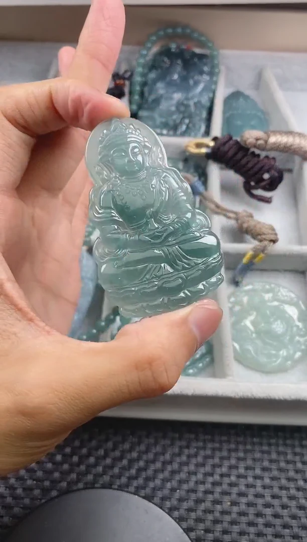 翡翠未镶嵌颈饰