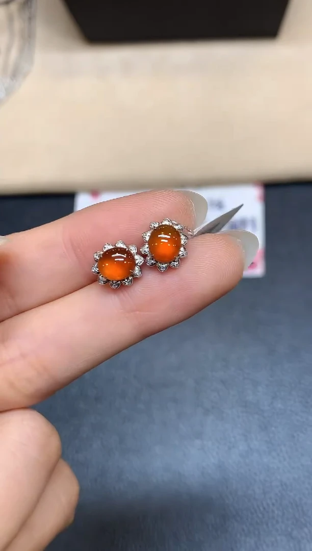 18K金镶嵌翡翠耳饰【无鉴赏期】蛋面【无服务费