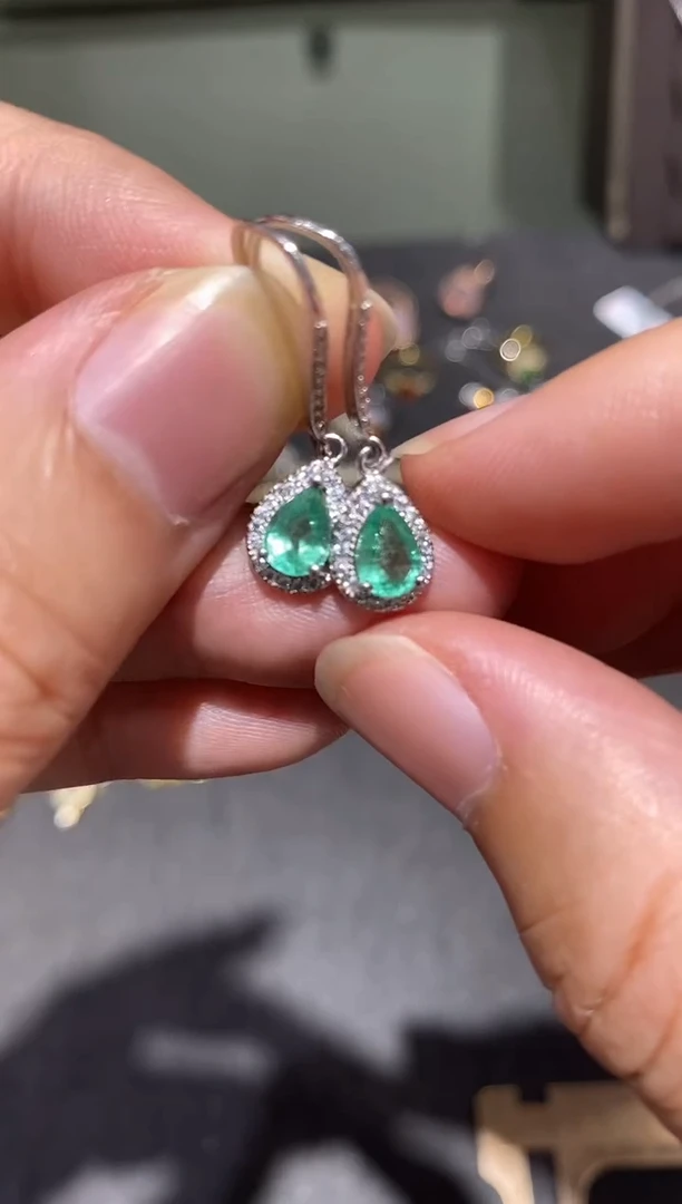 银S925镶嵌耳饰祖母绿耳钉