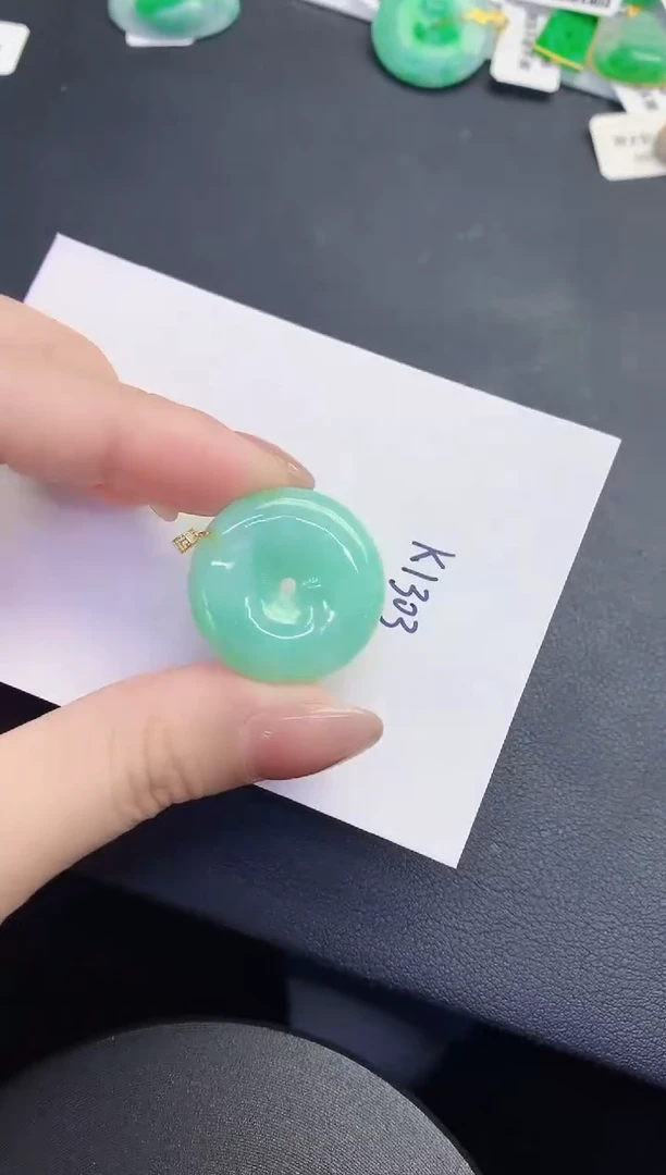 颈饰18K金镶嵌翡翠缅甸天然翡翠A货