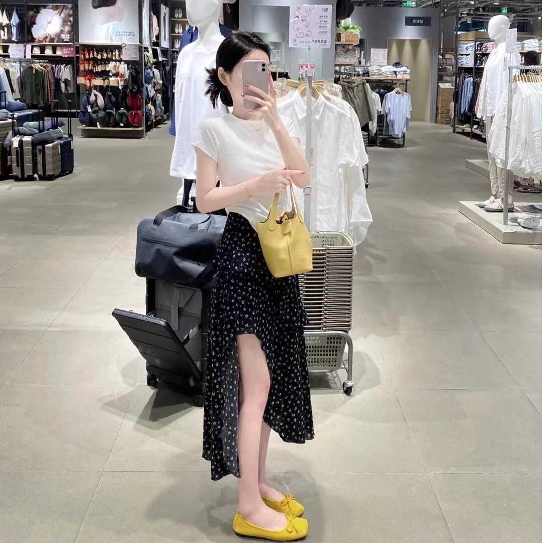 夏季新款时尚洋气休闲装气质百搭T恤上衣设计感小众碎花裙子套装