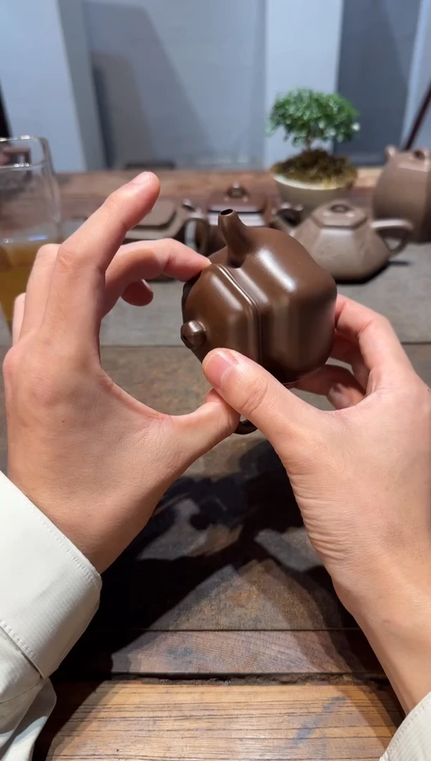 茶壶紫砂一***由古莲子紫砂壶