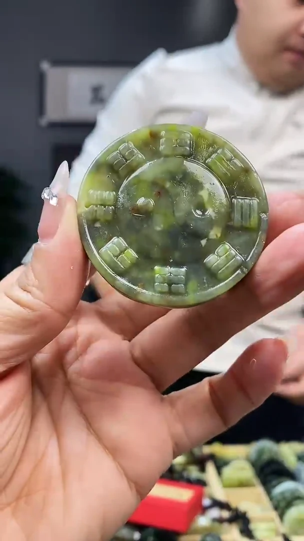 未镶嵌岫玉吊坠