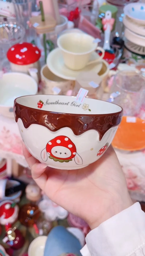 摆件品质好发货快放心拍！草莓兔米饭碗