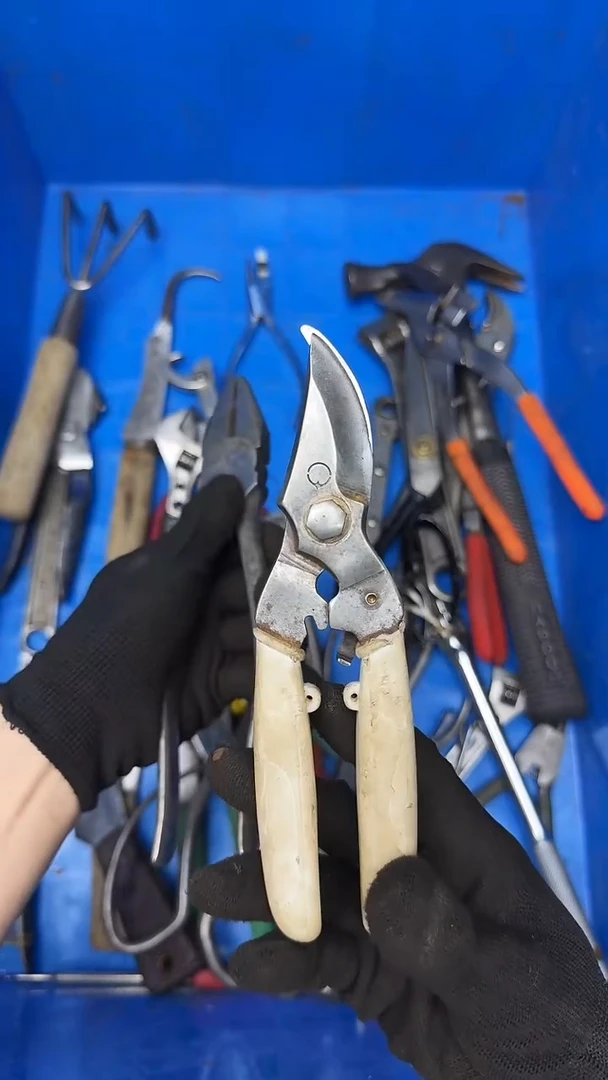 心**成五金工具钳子剪子等20