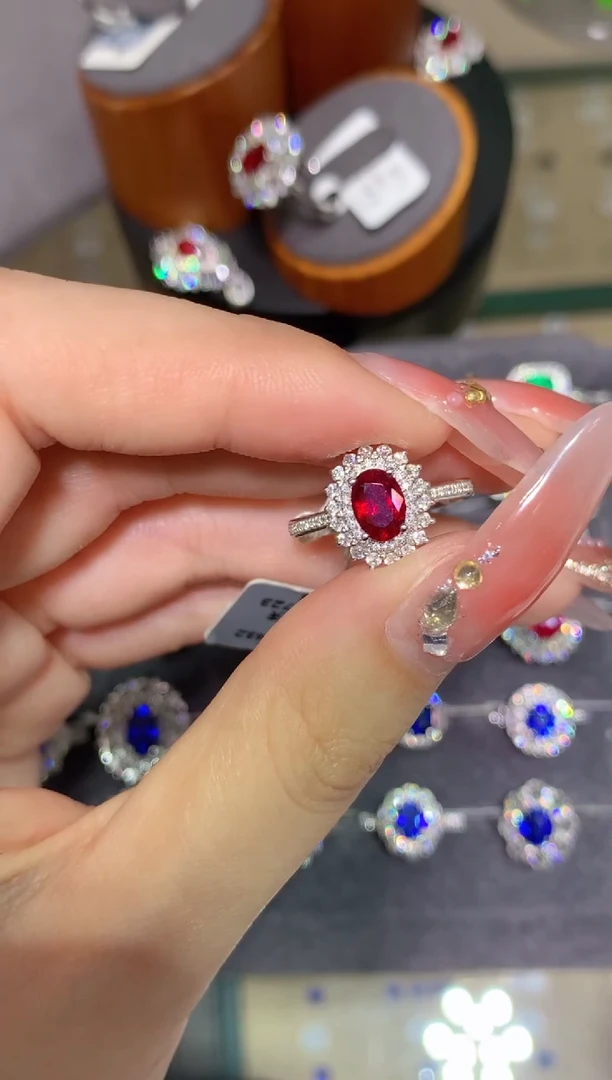 18K金镶嵌戒指红宝石0.84CT