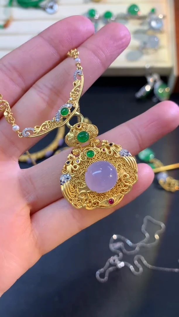 套链18K金镶嵌翡翠套链|24000+800