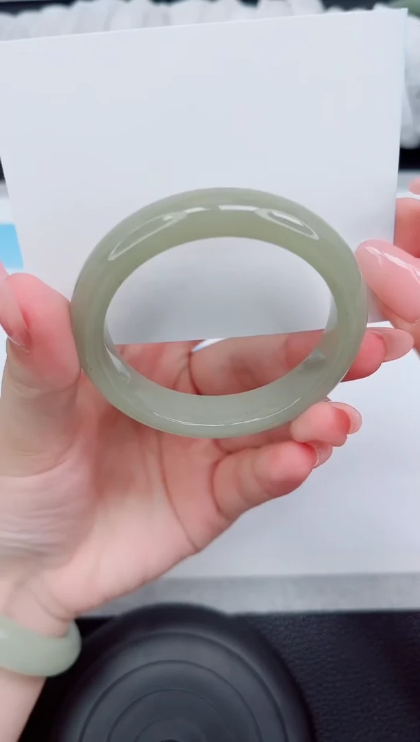 石英质玉手镯未镶嵌33-52.6