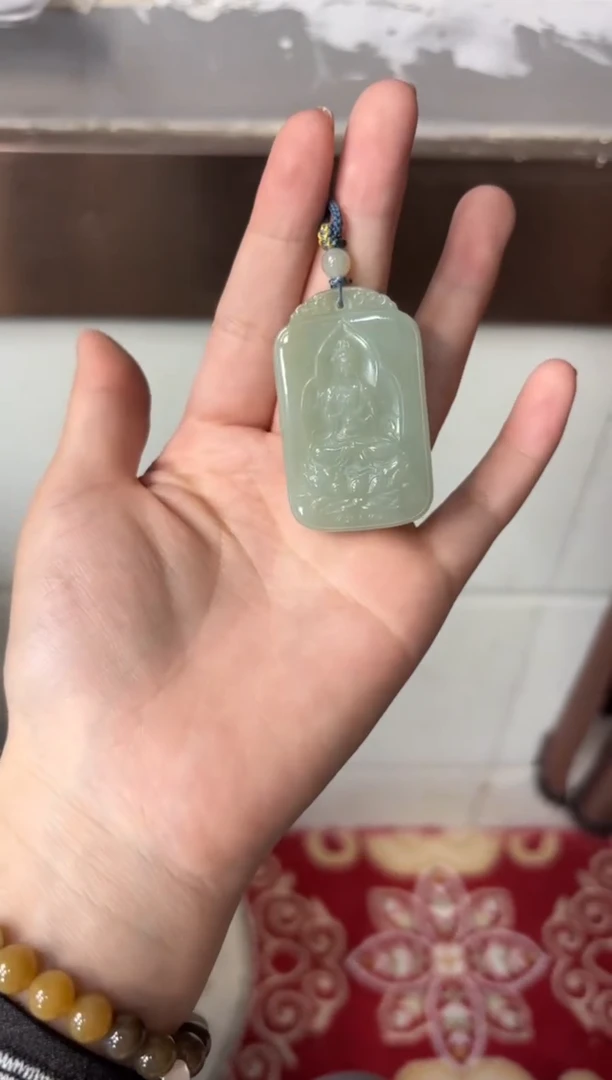 【闪购商品】和田玉吊坠(赠链)未镶嵌且末微色差近矿吊坠