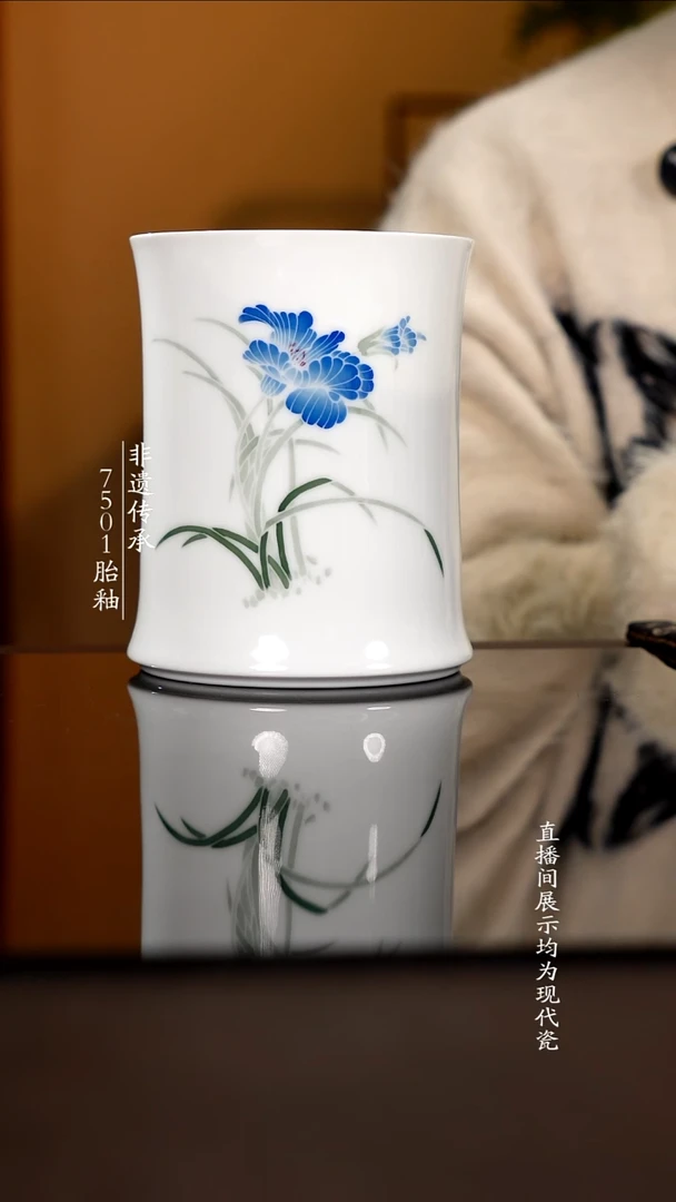 其他瓷釉下五彩萱草花笔筒