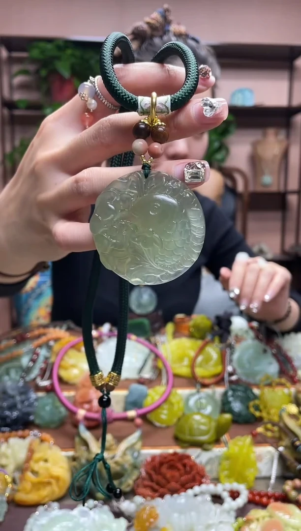 未镶嵌岫玉吊坠多样性发货发其中之一