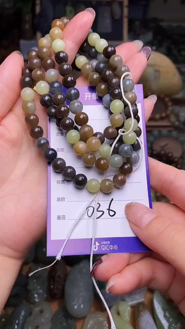 和田玉未镶嵌挂件时**语