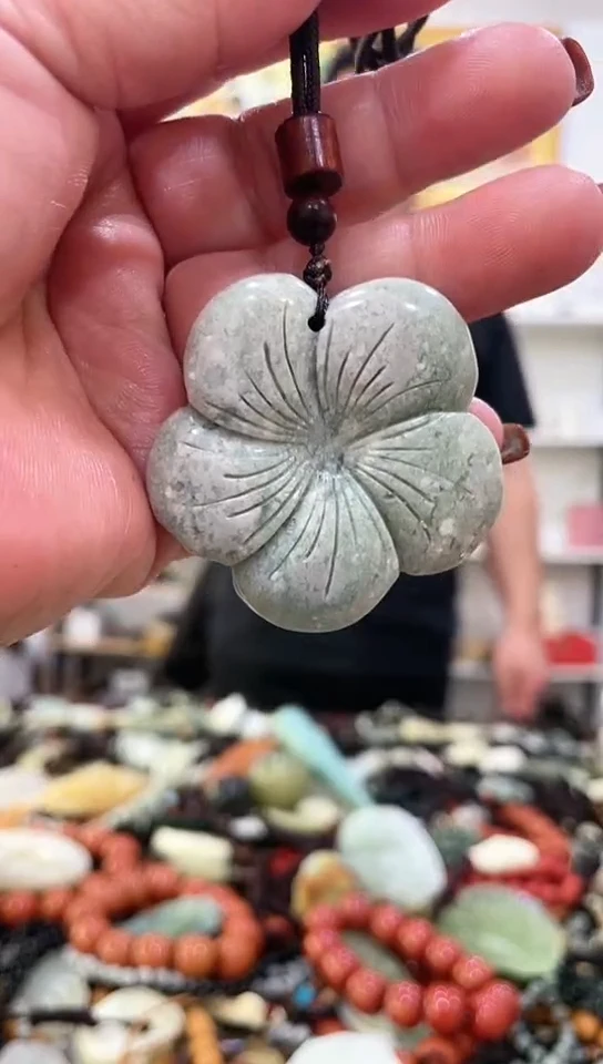 未镶嵌岫玉吊坠