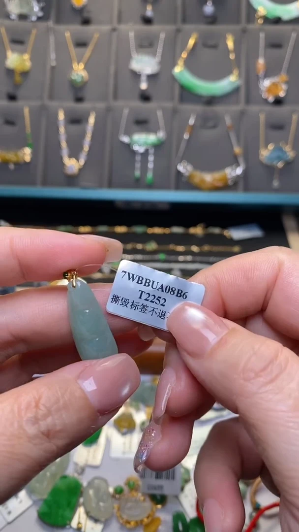 颈饰18K金镶嵌翡翠净货37544