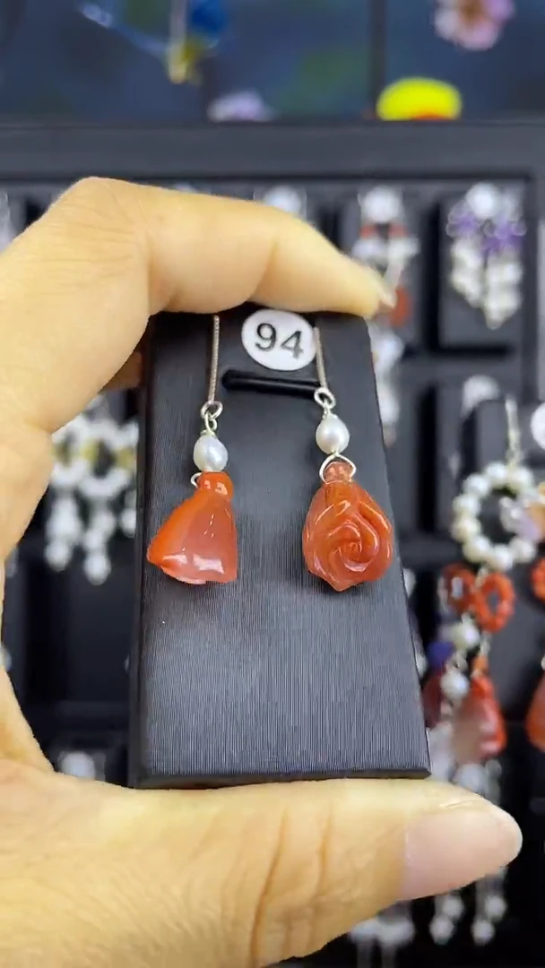 未镶嵌南红玛瑙耳饰给***子给你一下子