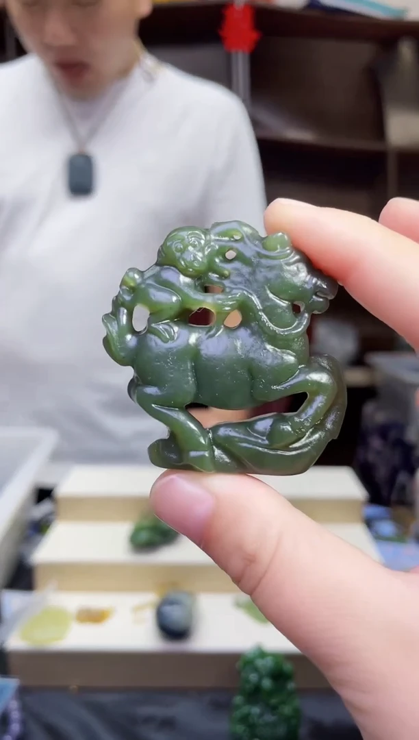 和田玉未镶嵌颈饰1