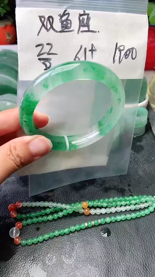 定制石英质玉（非洲翠）双**。手镯