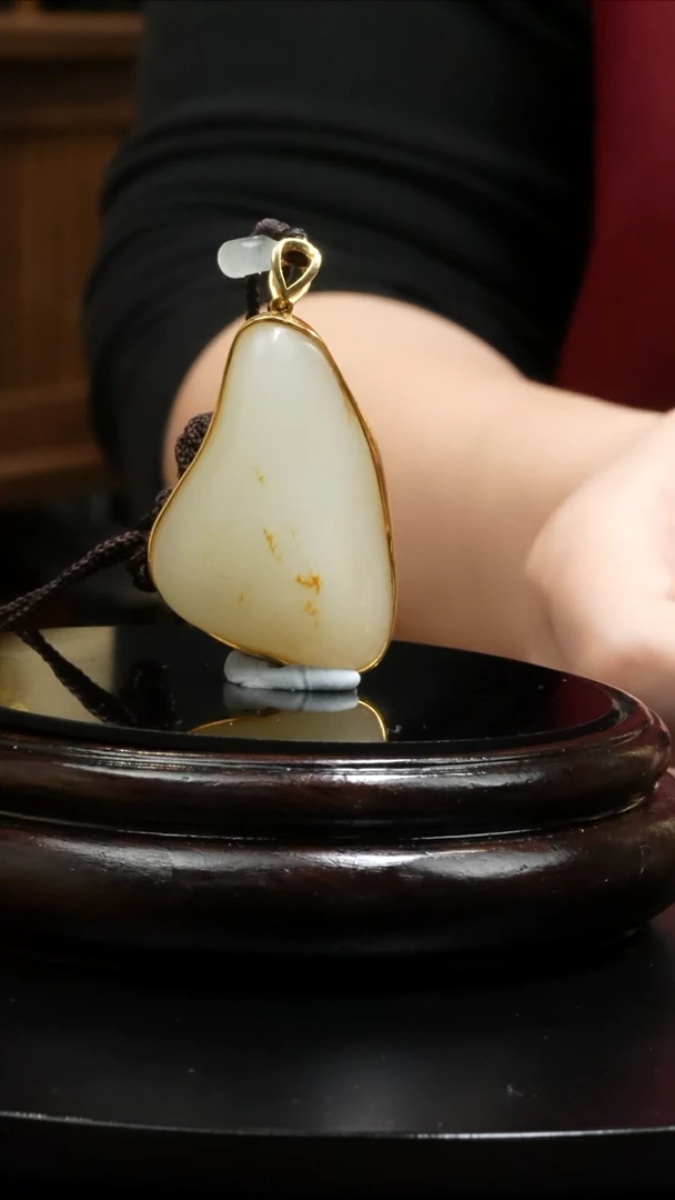 【闪购商品】和田玉吊坠(不含链)18K金镶嵌29-克和田玉原石