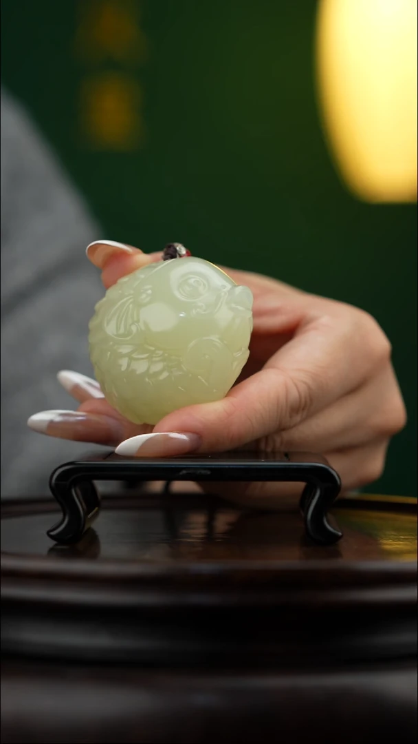 玉【年年有余】锦鲤天然玉石手把件