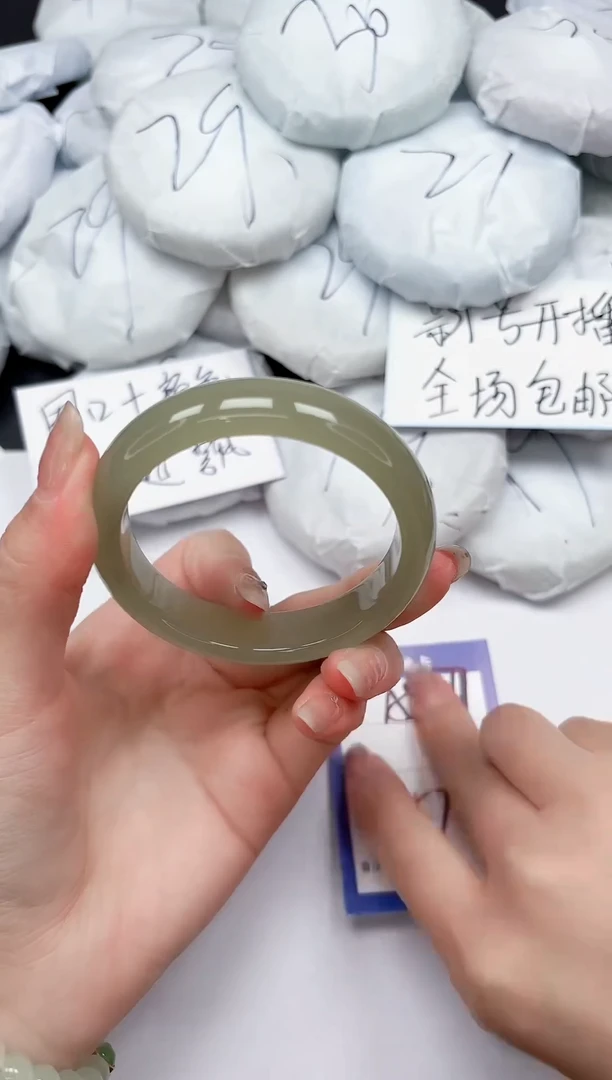 未镶嵌手镯石英质玉A297/57