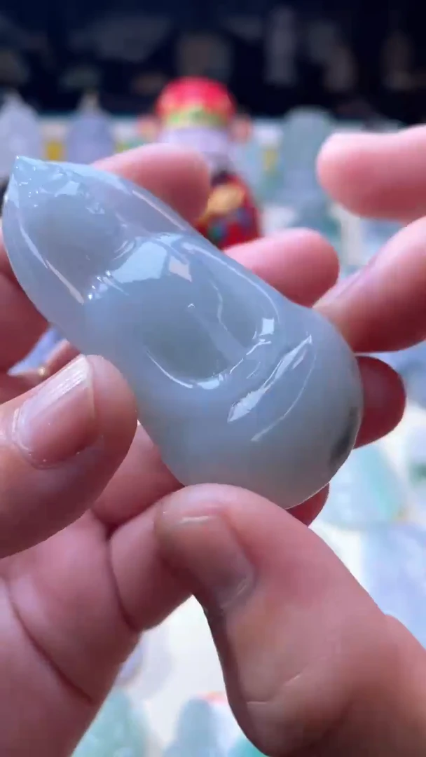 翡翠未镶嵌颈饰观音